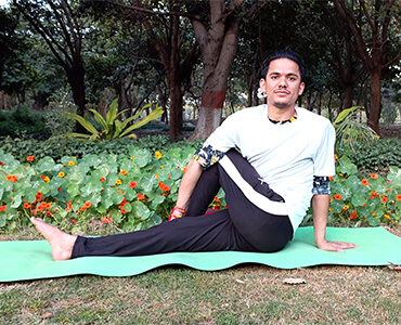 hatha-yoga-class-in-delhi-india
